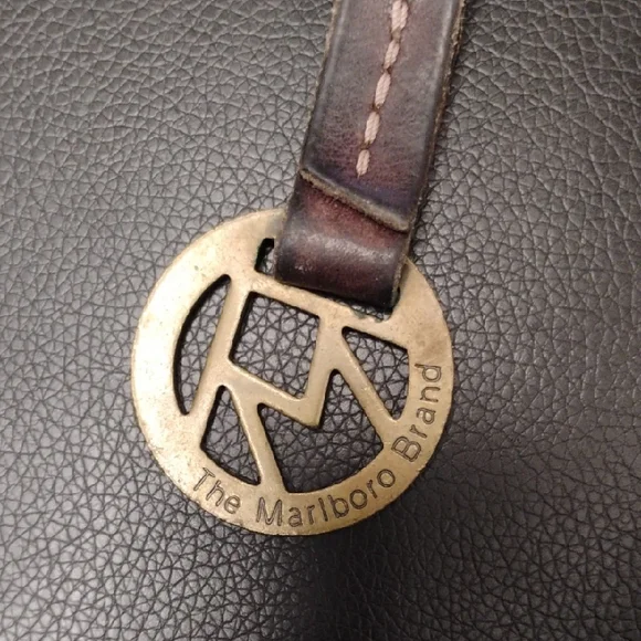 VINTAGE THE MARLBORO SOLID BRASS AND LEATHER KEY CHARM NRMINT CONDITION - Picture 1 of 5